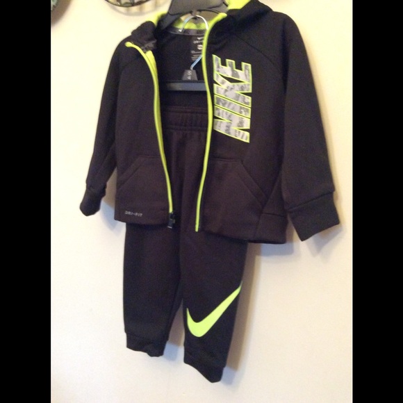 NIKE   DriFit   Toddler    Activewear  Outfit - Picture 2 of 8